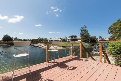Waterfront Retreat - Pubs and Clubs 0