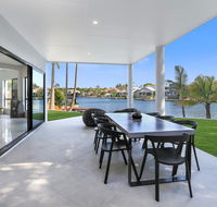 Waterfront Wonder Noosa Waters - Pubs and Clubs