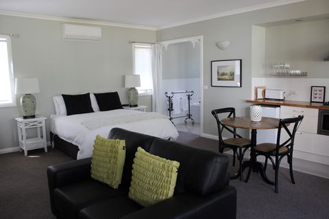 Amelina Cottages - Go Out 19