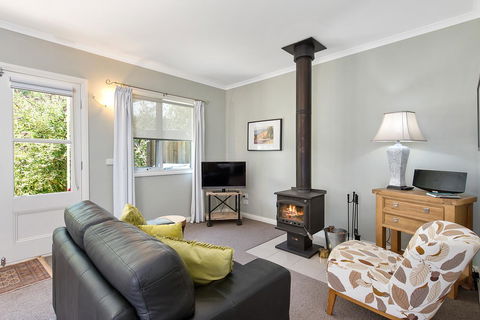 Amelina Cottages - Go Out 38