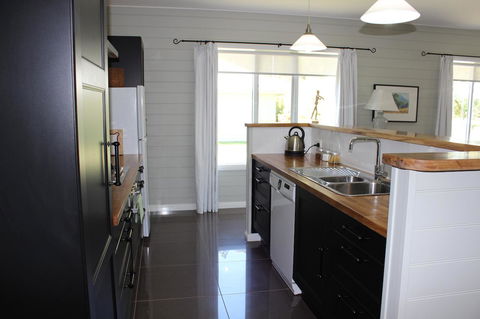 Amelina Cottages - Go Out 35