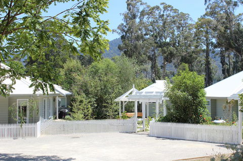 Amelina Cottages - Go Out 4