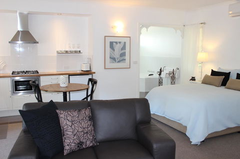 Amelina Cottages - Go Out 25