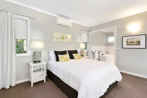 Amelina Cottages - Go Out 6