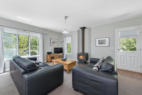 Amelina Cottages - Go Out 1