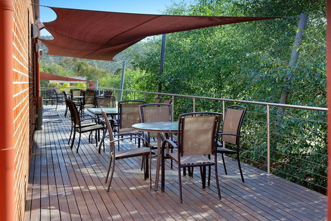 Blazing Stump Motel & Suites - Go Out 39