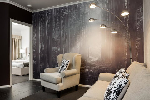 Blazing Stump Motel & Suites - Go Out 7