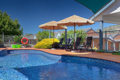 Blazing Stump Motel & Suites - Go Out 38