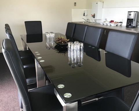 Blazing Stump Motel & Suites - Go Out 26