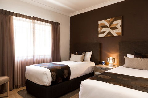 Blazing Stump Motel & Suites - Go Out 1