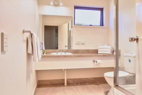 Blazing Stump Motel & Suites - Go Out 5