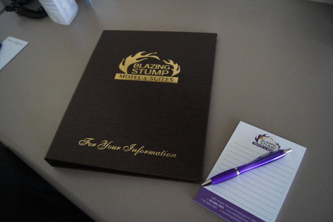 Blazing Stump Motel & Suites - Go Out 22