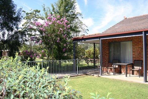 Blazing Stump Motel & Suites - Go Out 28