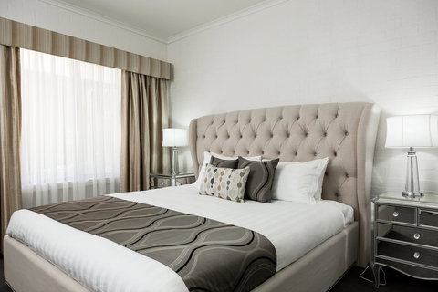 Blazing Stump Motel & Suites - Go Out 24