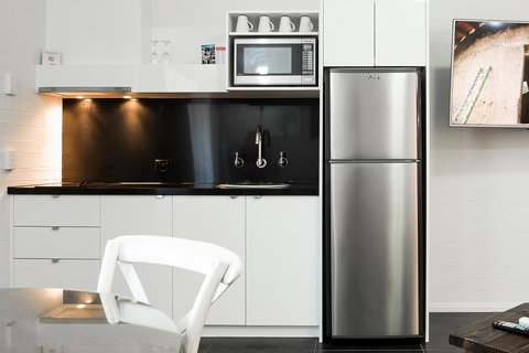 Blazing Stump Motel & Suites - Go Out 23