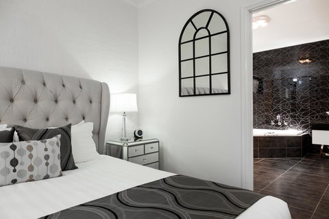 Blazing Stump Motel & Suites - Go Out 25