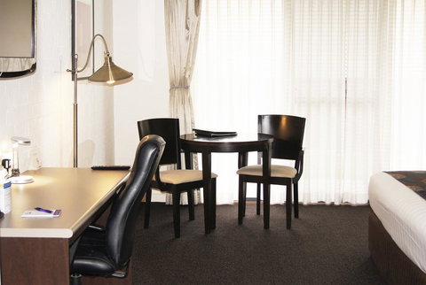 Blazing Stump Motel & Suites - Go Out 17