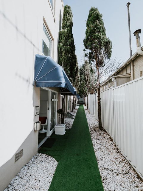 SoYa Apartment Hotel - Pubs and Clubs 4