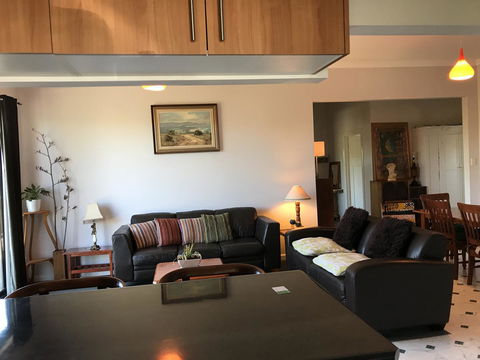 Hillâ€™s Creek Holiday Home - Go Out 0