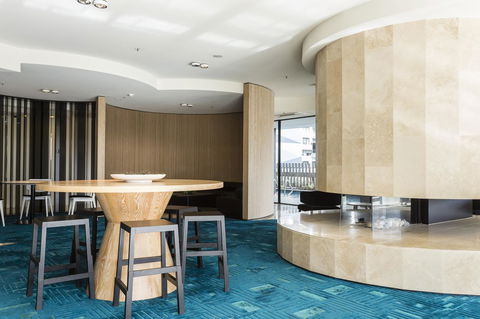 Complete Host 50 Claremont St Apartments - Pubs and Clubs 4