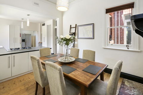 Windermere Fitzroy - Rejuvenate Stays - Pubs and Clubs 3