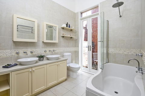 Windermere Fitzroy - Rejuvenate Stays - Pubs and Clubs 5