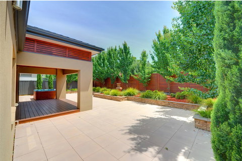 Newington Lakehouse - Pubs and Clubs 11