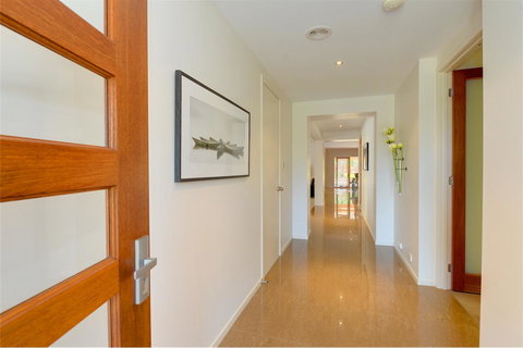 Newington Lakehouse - Pubs and Clubs 15