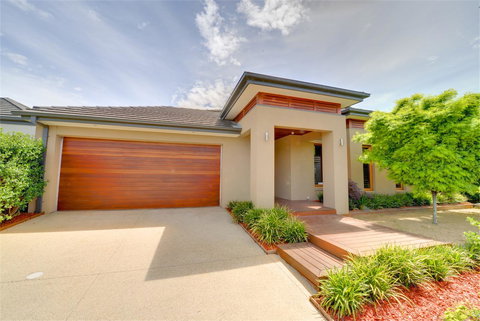 Newington Lakehouse - Pubs and Clubs 0