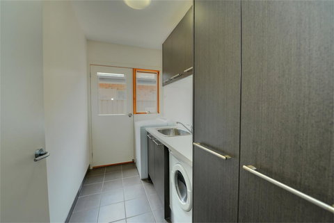 Newington Lakehouse - Pubs and Clubs 3