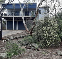 Elevated Holiday House Overlooks Tranquil Wetlands - Go Out