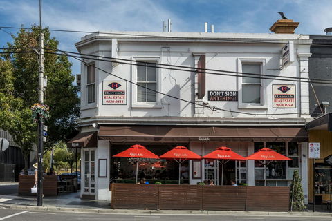 Oaks Melbourne South Yarra Suites - Pubs and Clubs 20