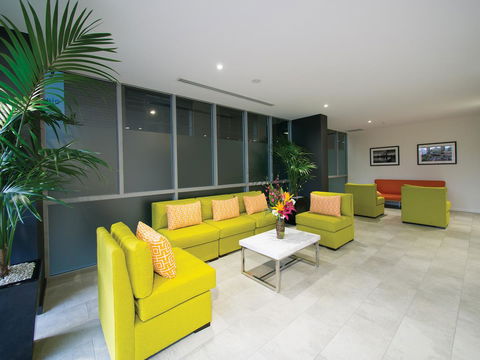 Oaks Melbourne South Yarra Suites - Pubs and Clubs 5