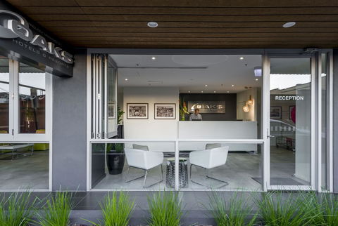 Oaks Melbourne South Yarra Suites - Pubs and Clubs 3