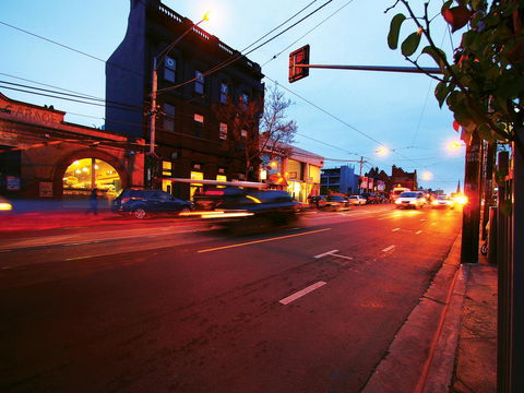 Oaks Melbourne South Yarra Suites - Pubs and Clubs 1