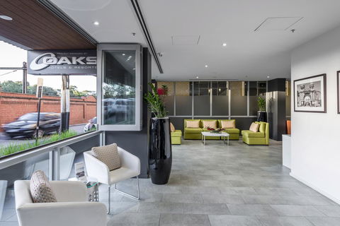 Oaks Melbourne South Yarra Suites - Pubs and Clubs 2