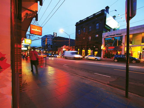 Oaks Melbourne South Yarra Suites - Pubs and Clubs 19