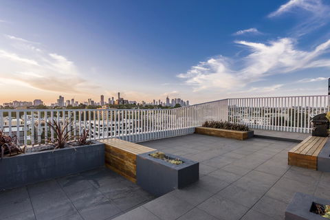 Oaks Melbourne South Yarra Suites - Pubs and Clubs 8