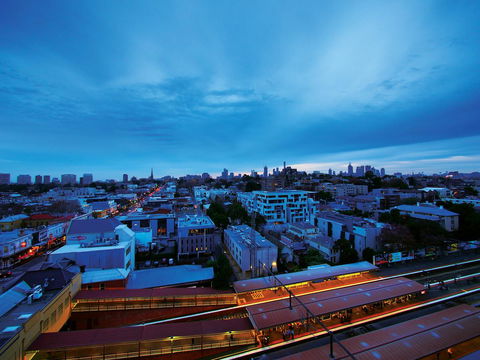 Oaks Melbourne South Yarra Suites - Pubs and Clubs 9