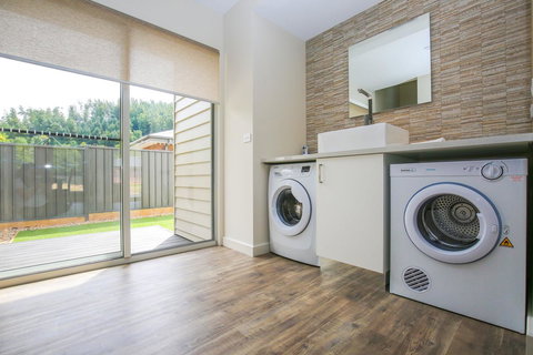 Amber Mist Villa Two - Pubs and Clubs 13