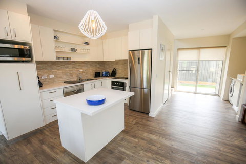 Amber Mist Villa Two - Pubs and Clubs 8