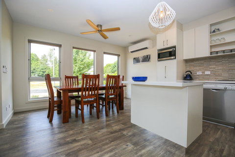 Amber Mist Villa Two - Pubs and Clubs 17