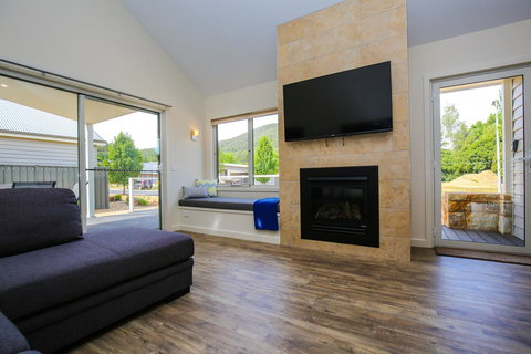 Amber Mist Villa Two - Pubs and Clubs 0