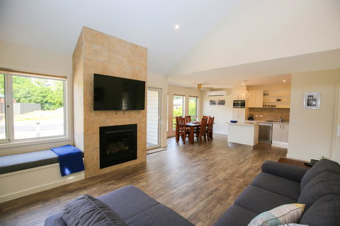 Amber Mist Villa Two - Pubs and Clubs 21