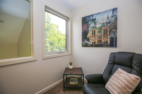 Amber Mist Villa Two - Pubs and Clubs 7