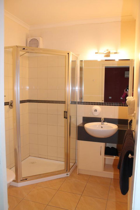 Rochester Motel - Go Out 6