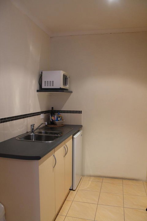 Rochester Motel - Go Out 20