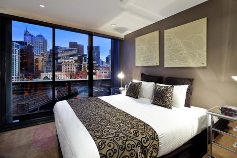 Melbourne Luxury Collection - Go Out 21