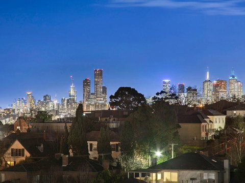 Beaumont Kew Apartments - Go Out 3