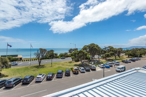 Blairgowrie Apartment 2 - On The Beach - Go Out 13